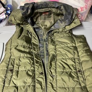 Womens Camo Puffer Vest